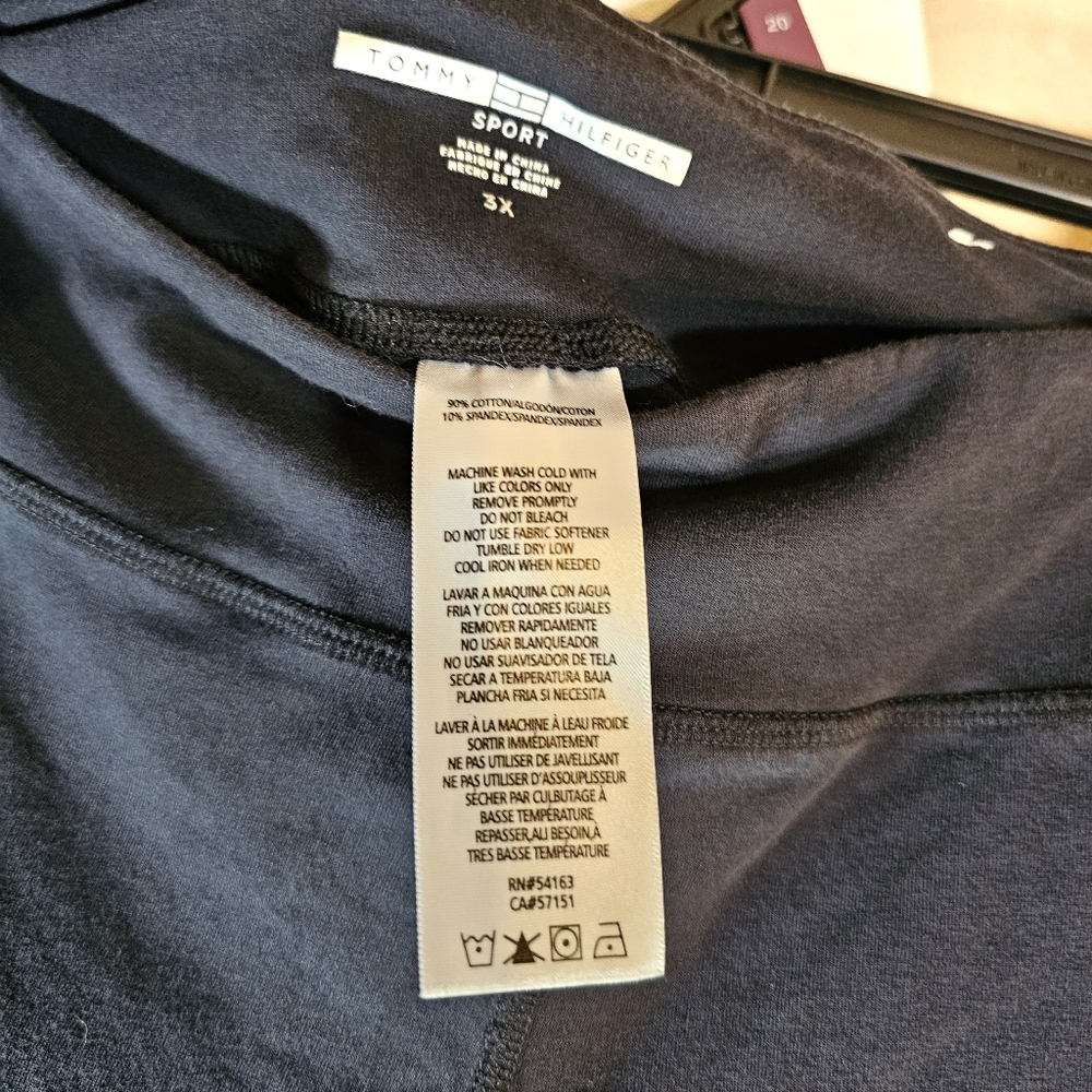 3/$20 Tommy Hilfiger 3X Capri Sport Leggings - Picture 3 of 5